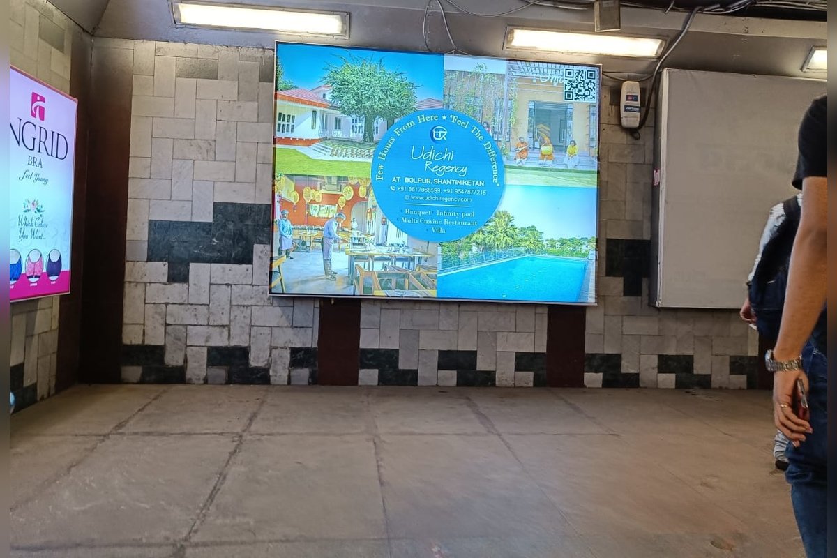 Board 03 - 1ST LANDING - 1ST BOARD - VIVEKANANDA RD DISPERSAL (8'X6', BACK-LIT)