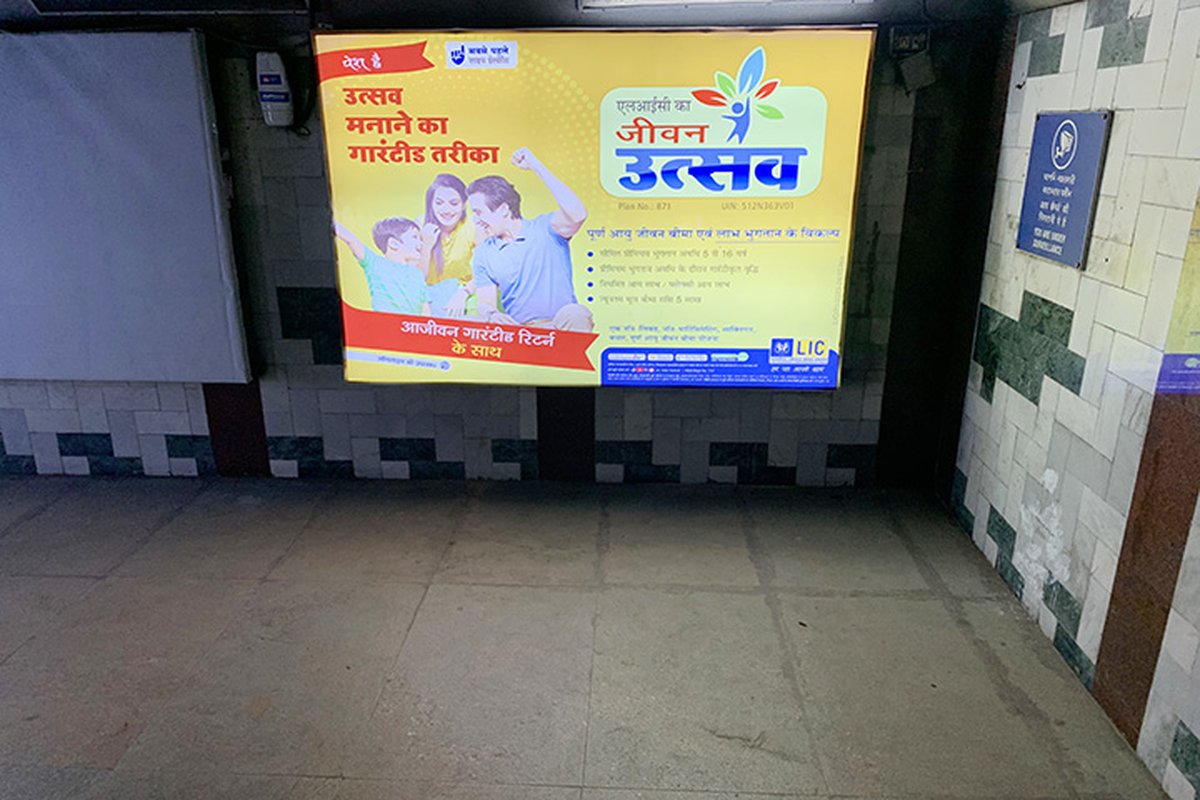 Board 04 - 1ST LANDING - 2ND BOARD - VIVEKANANDA RD DISPERSAL (8'X6', BACK-LIT)