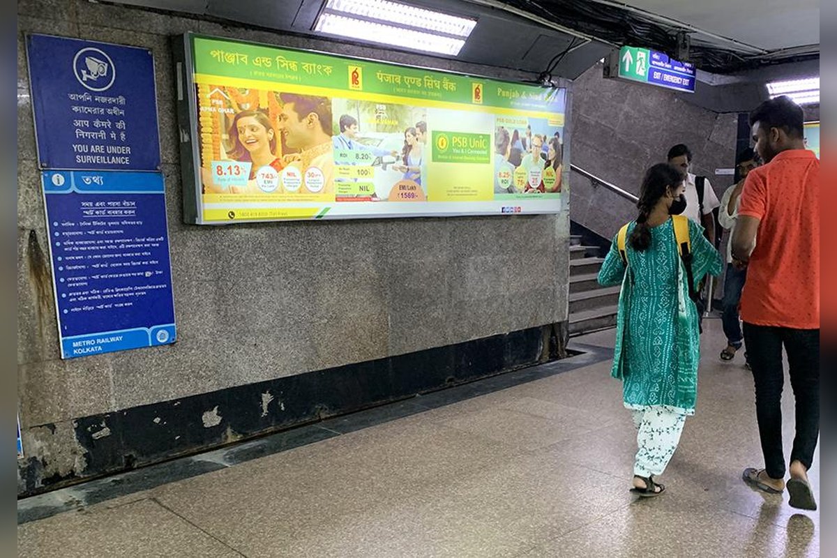 Board 01 - LHS - HAZRA-ASUTOSH COLG. GATE (10'X3', BACK-LIT)