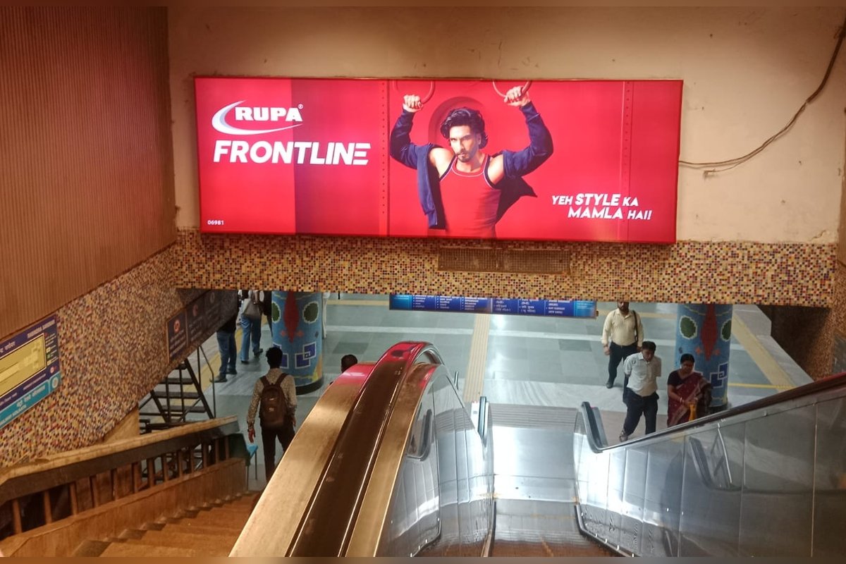 Board 04 - DROP WALL - MEZZ TO PF - SOUTH END (15'X5', BACK-LIT)