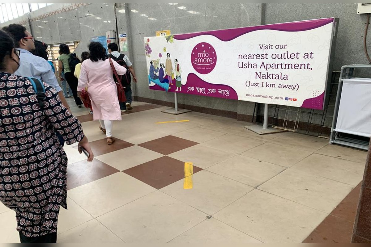 Board 01 - DN PF - INFRONT OF ESCALATOR - SOUTH END (12'X4', NON-LIT)