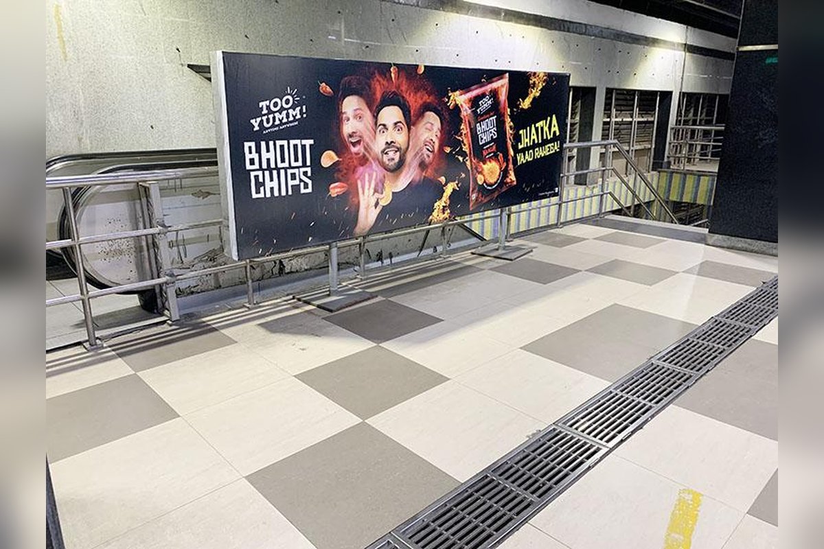 Board 04 - DN PF - BESIDE ESCALATOR - NORTH END (12'X4', NON-LIT)